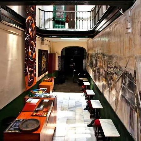 马拉加市青年旅馆 酒店 2*